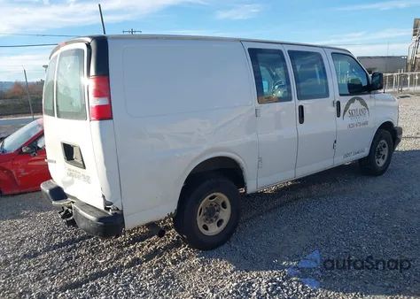 2017 Chevrolet Express 2500 Work Van z USA, uszkodzony, nr VIN 1GCWGAFG3H1209433